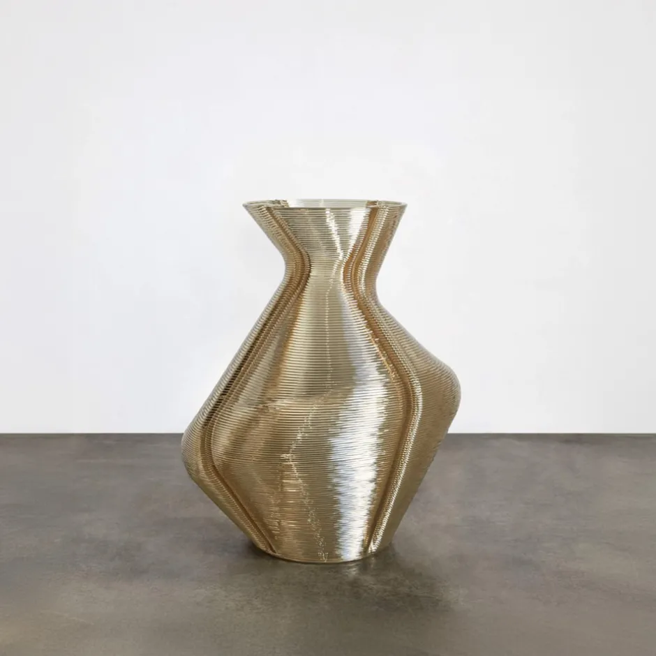 Entertaining<Kelly Wearstler changing vase RECLAIMEDPLASTIC