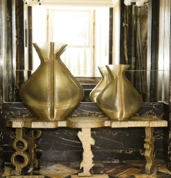 Entertaining<Kelly Wearstler changing vase RECLAIMEDPLASTIC