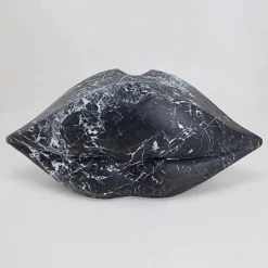 Objects<Kelly Wearstler classic big kiss NEROMARQUINA