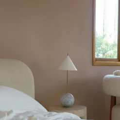 Table<Kelly Wearstler cleo accent lamp BRASSW/WHITEGLASS