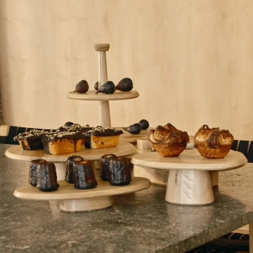Dune Collection|Serveware<Kelly Wearstler dune cake stand EBONIZED