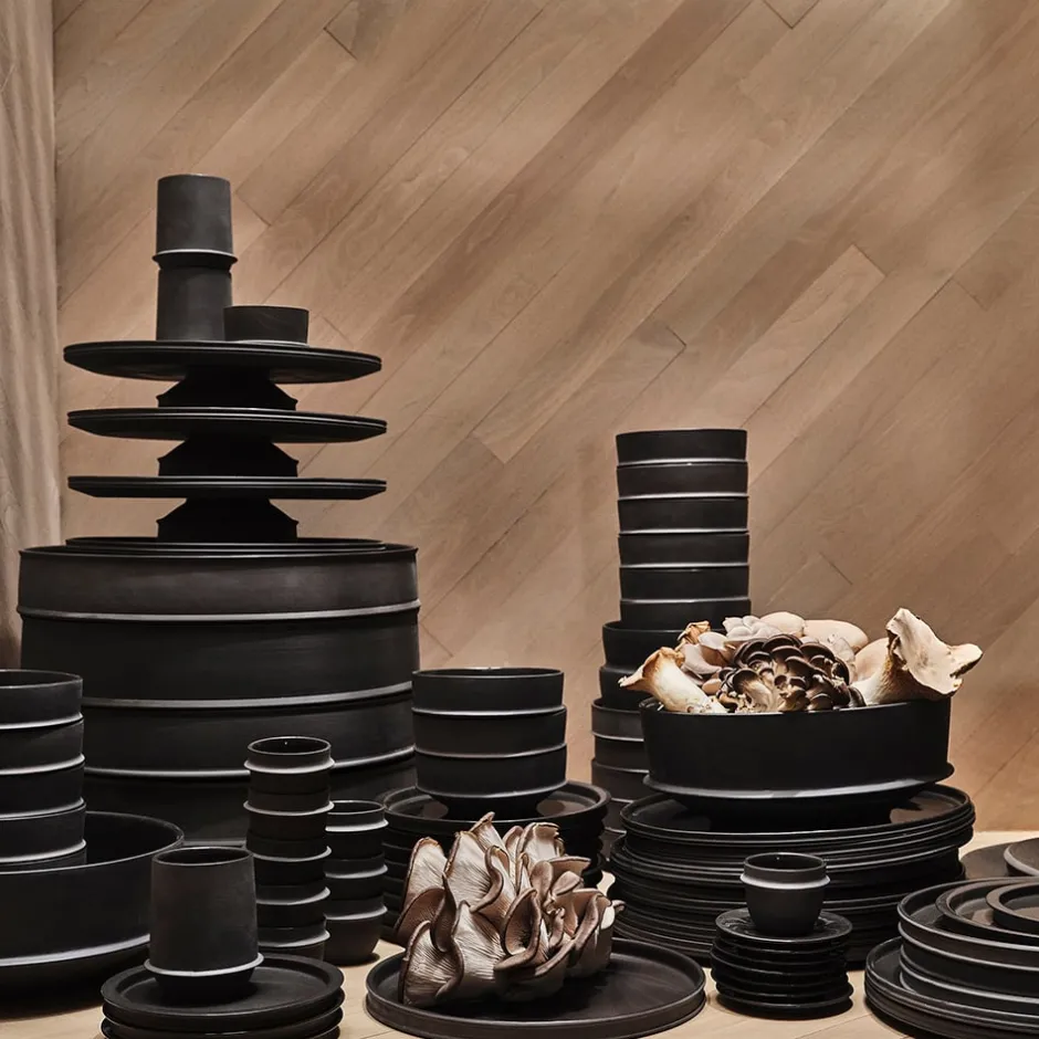 Dune Collection|Serveware<Kelly Wearstler dune cake stand SLATE