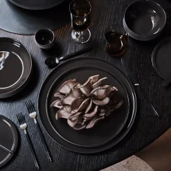 Dune Collection|Flatware<Kelly Wearstler dune flatware, 24 pc set BLACK