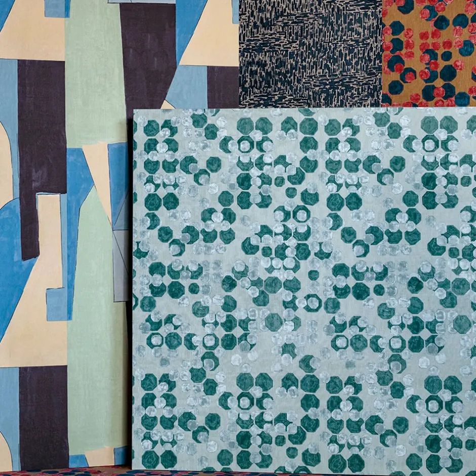 Wallcoverings<Kelly Wearstler hex wallpaper LAGOON