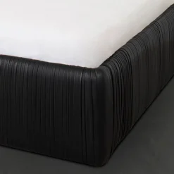 Beds<Kelly Wearstler souffle bed