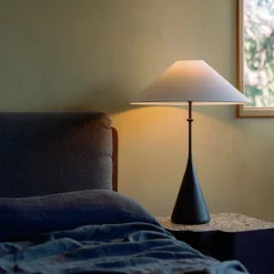 Table<Kelly Wearstler zealous 30" table lamp GARDENBRONZEWITHLINENSHADE